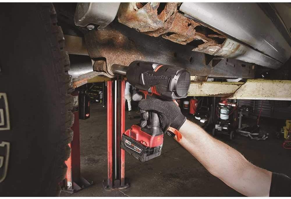 Milwaukee 2767-22 Fuel High Torque 1/2 Impact Wrench w/ Friction Ring Kit